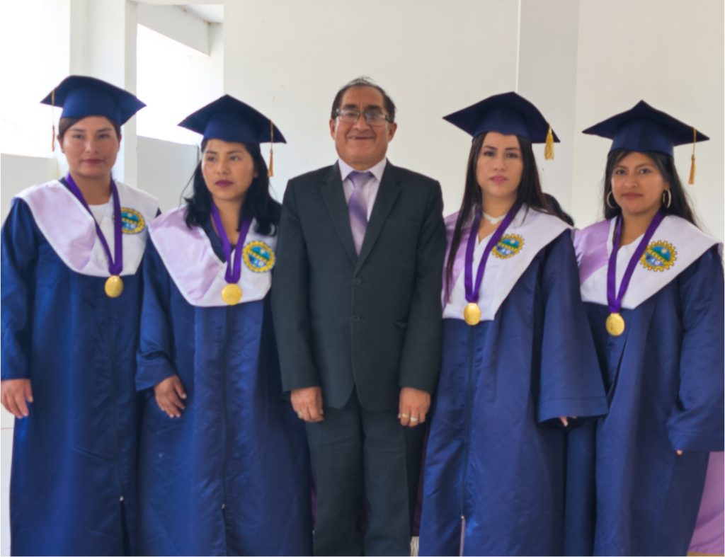 “CEREMONIA DE TITULACIÓN REALIZADO EN EL AUDITORIO DEL IESTP PACARÁN”